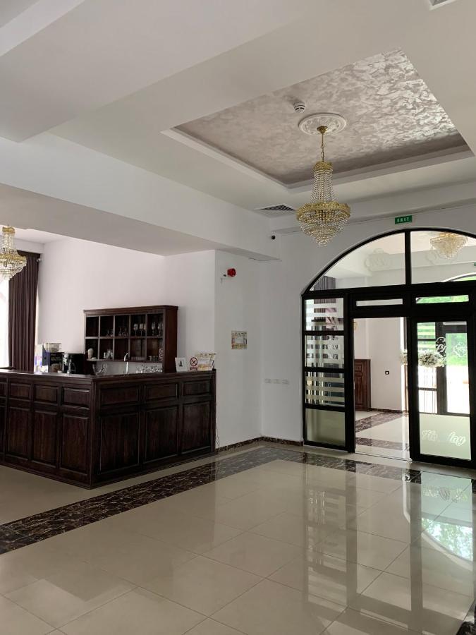 Laura Holiday Otel Brăila Dış mekan fotoğraf