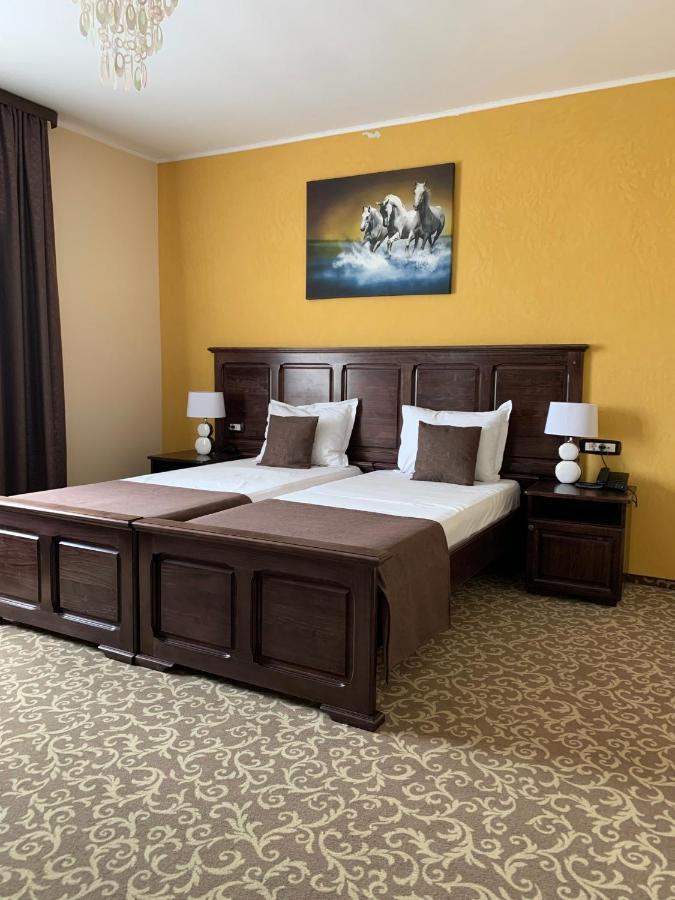 Laura Holiday Otel Brăila Dış mekan fotoğraf