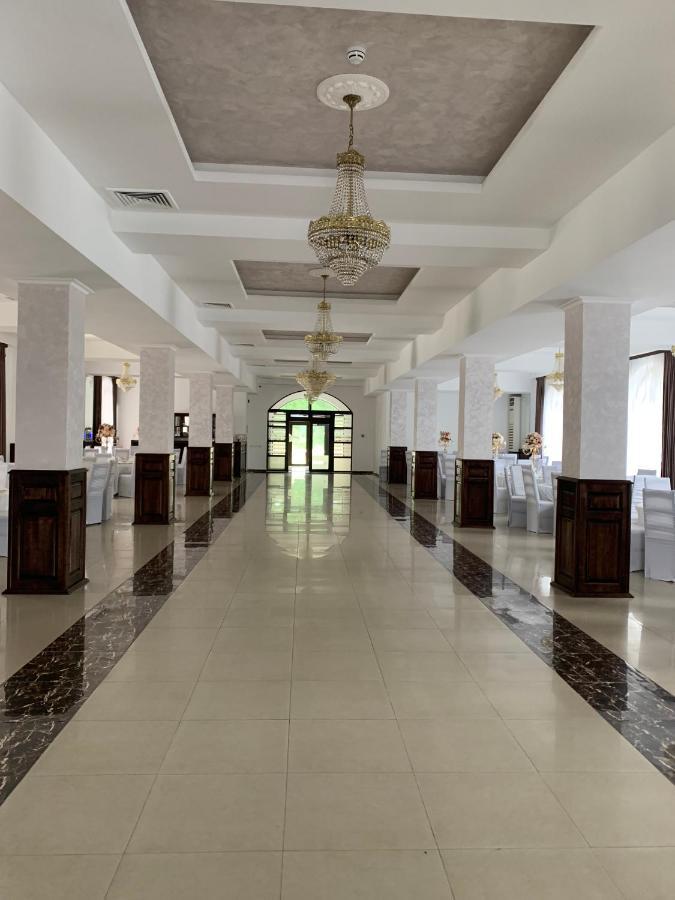 Laura Holiday Otel Brăila Dış mekan fotoğraf