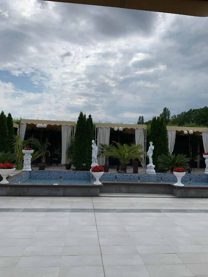 Laura Holiday Otel Brăila Dış mekan fotoğraf
