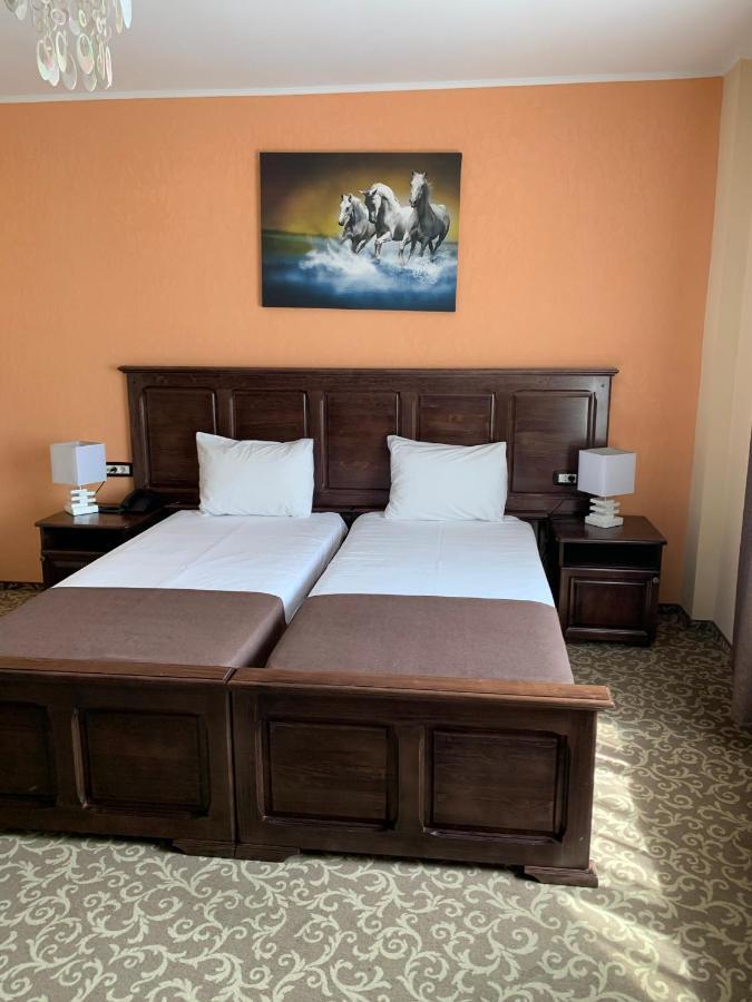 Laura Holiday Otel Brăila Dış mekan fotoğraf