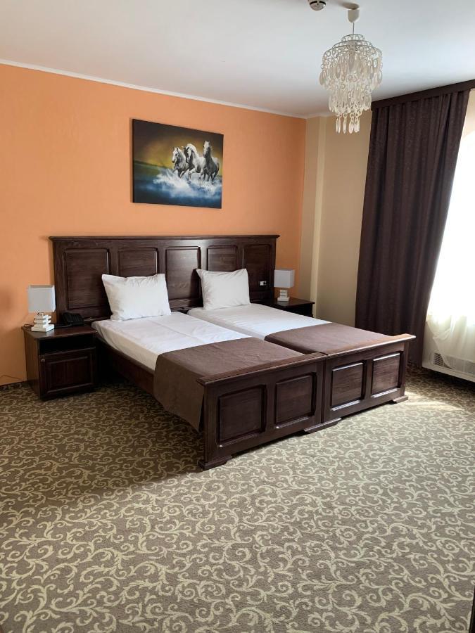 Laura Holiday Otel Brăila Dış mekan fotoğraf