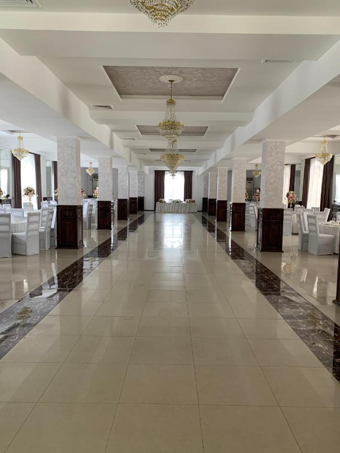 Laura Holiday Otel Brăila Dış mekan fotoğraf