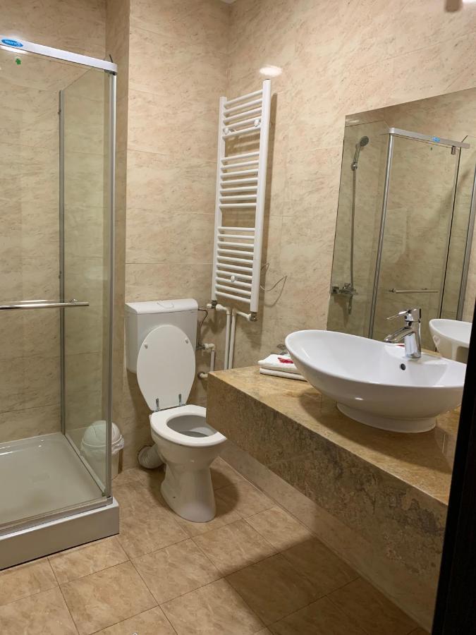 Laura Holiday Otel Brăila Dış mekan fotoğraf