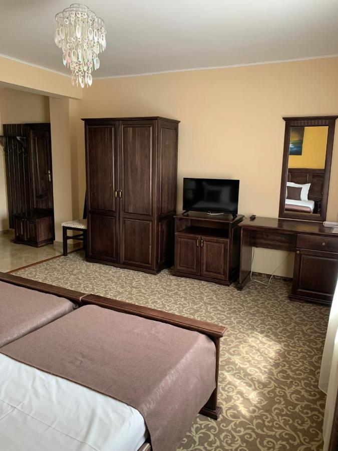 Laura Holiday Otel Brăila Dış mekan fotoğraf